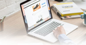 Laptop mit Online Werbung